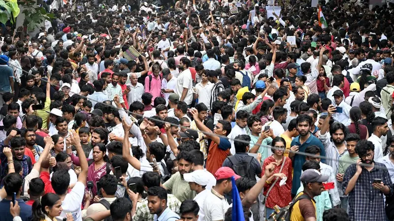 CJP, सुरक्षा के बीच दोबारा शुरू हुआ प्रदर्शन cockroach janta party cjp protest delhi 4
