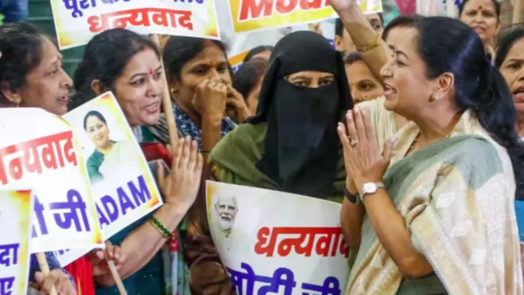 दिल्ली में महिलाओं को हर महीने मिलेंगे ₹2500, कैबिनेट ने ‘लक्ष्मी योजना’ को दी मंजूरी, जानें शर्तें laxmi