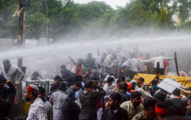 THB BREAKING : राहुल गांधी की गिरफ्तारी पर रायपुर में भी बवाल, कांग्रेस-BJP आमने-सामने, पुलिस ने छोड़े आंसू गैस के गोले screenshot 2026 07 23 155255