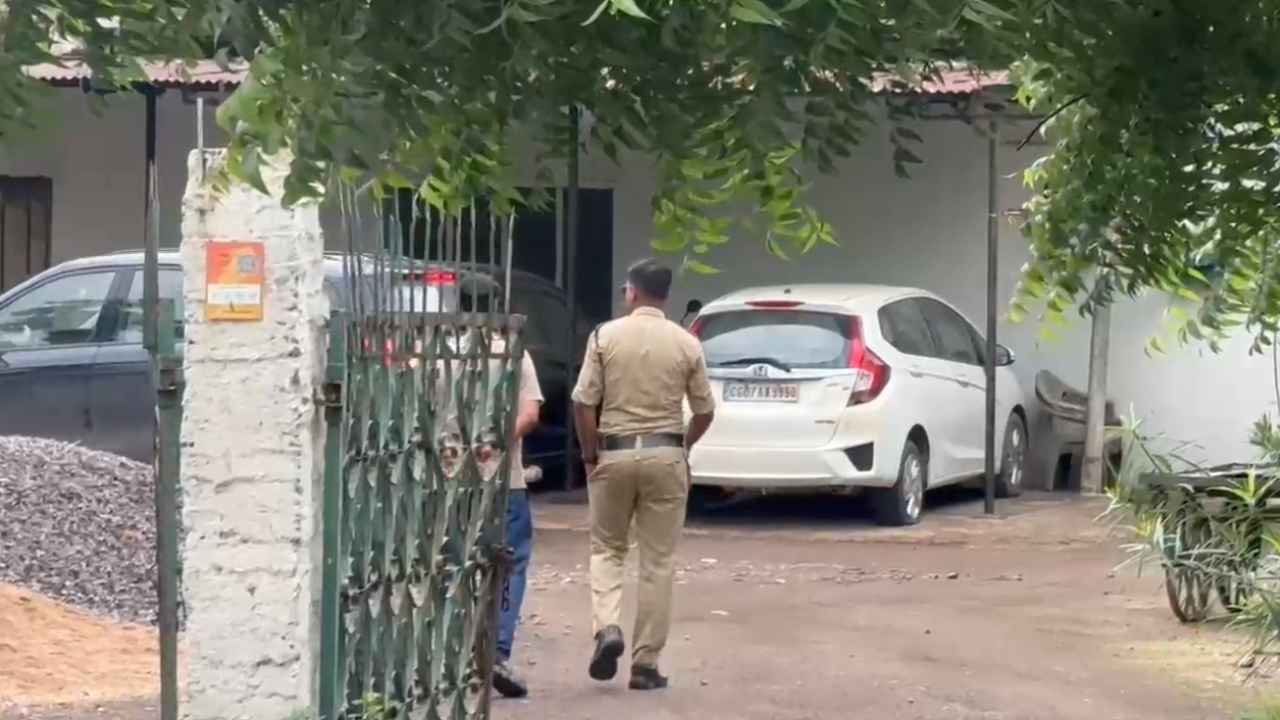Breaking बलौदाबाजार में ED और IT की दबिश, कारोबारी राजकुमार सराफ के घर पहुंची टीम, जांच जारी untitled design 2026 07 26t090636.409 11zon