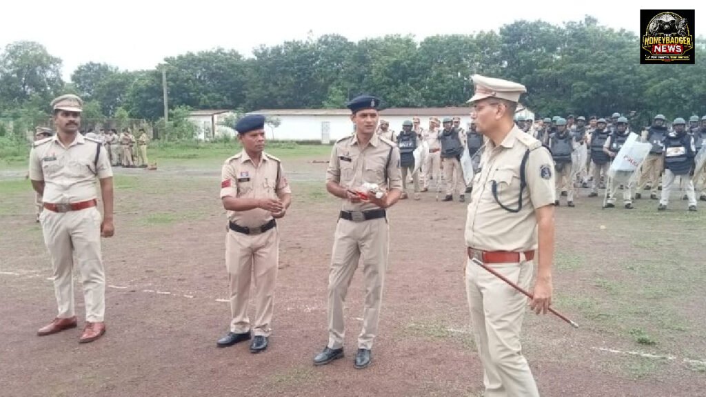 बलवा जैसी आपात स्थिति से निपटने पुलिस ने किया अभ्यास, कानून व्यवस्था बनाए रखने जवानों को दिए गए निर्देश image 2026 07 14t191849.120 1 1 1