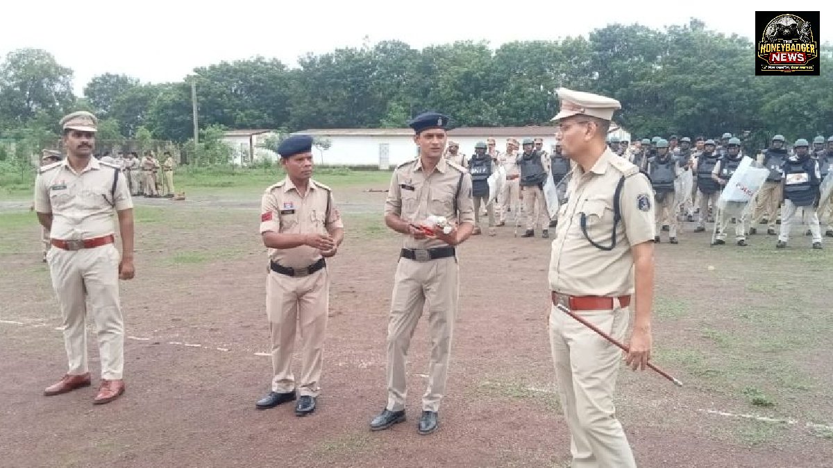 बलवा जैसी आपात स्थिति से निपटने पुलिस ने किया अभ्यास, कानून व्यवस्था बनाए रखने जवानों को दिए गए निर्देश image 2026 07 14t191849.120 1 1 1