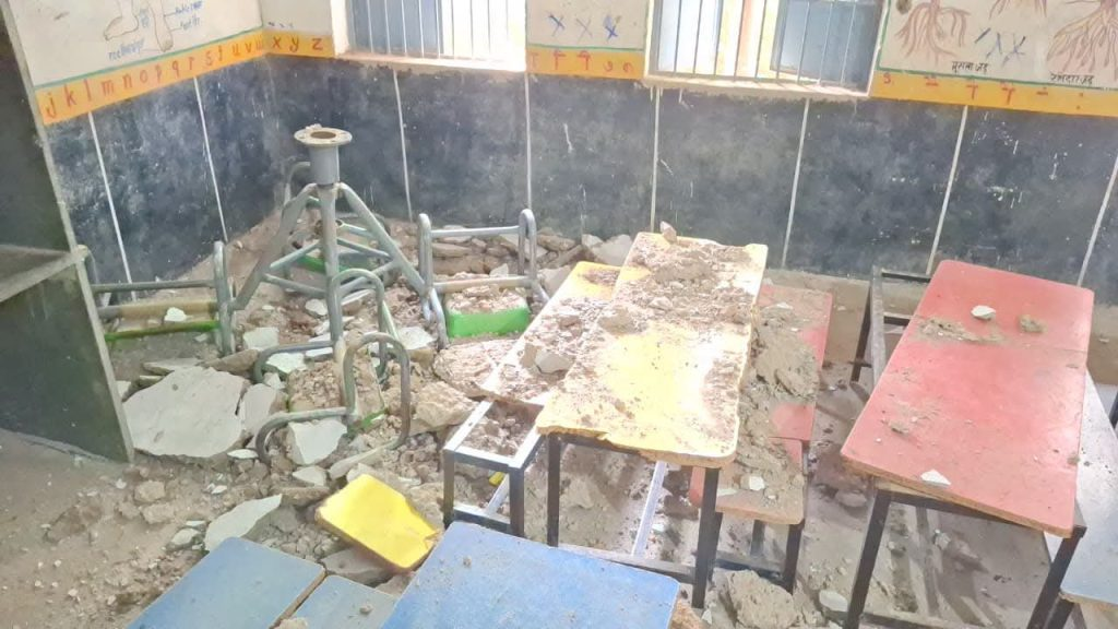 स्कूल में गिरा छत का प्लास्टर, चपेट में आने से तीन छात्र घायल, परिजनों ने की जांच के बाद कार्रवाई की मांग image
