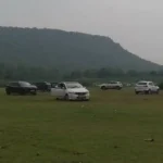 Viral Video: टूरिस्ट स्पॉट पर युवकों की खतरनाक हरकत, कार स्टंट देख लोग रह गए दंग stunt