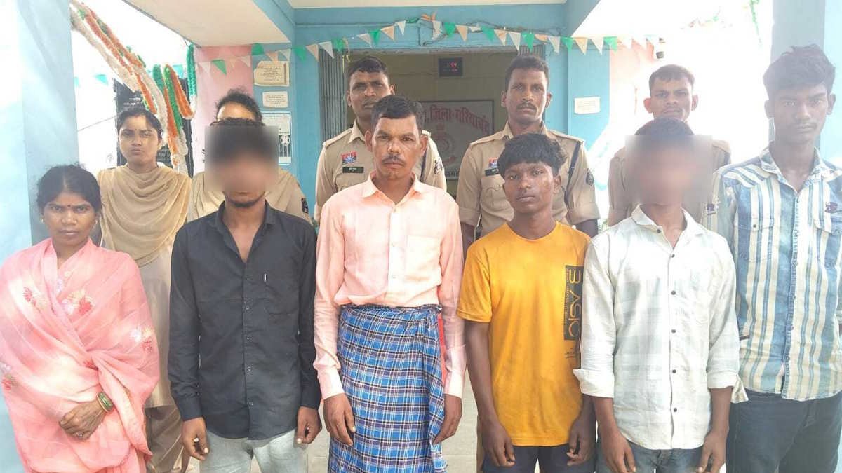शराब माफिया के खिलाफ कार्रवाई करने पहुंची पुलिस दल पर हमला, छह ग्रामीणों को किया गिरफ्तार… wine police