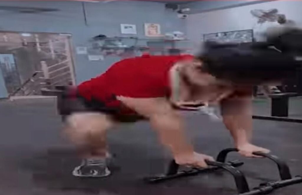 मेरठ में महिला दरोगा निलंबित, वायरल वीडियो की जांच 1000191540