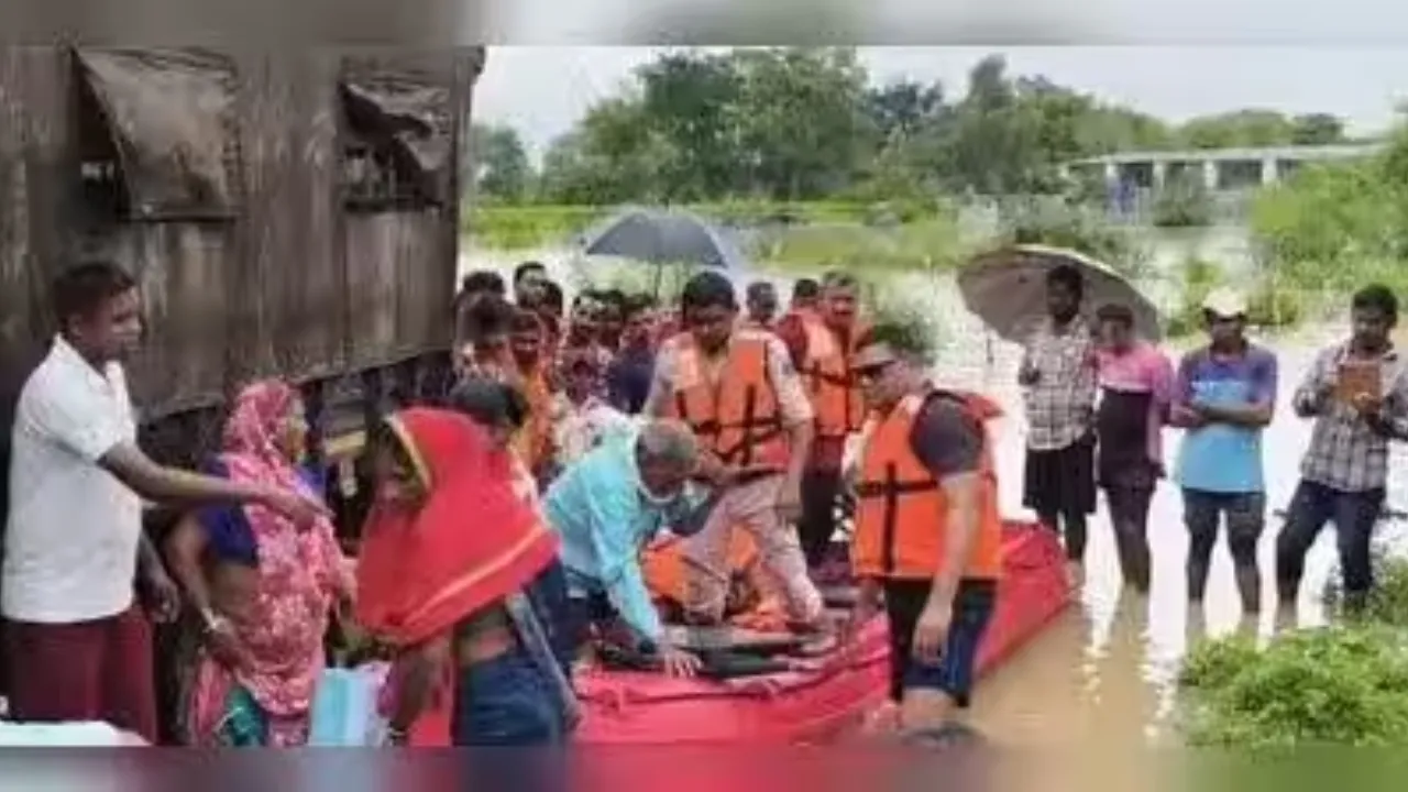 अबूझमाड़ के ब्रेहबेड़ा में बारिश का कहर जल सैलाब में बहे घर, एक बच्ची की मौत abujhmad