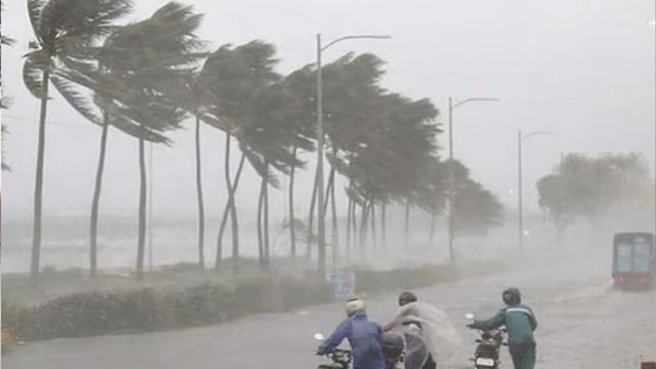 राजधानी में बादल छंटते ही उमस भरी गर्मी से लोग परेशान, आज इन क्षेत्रों में बारिश की संभावना chhattisgarh weather today