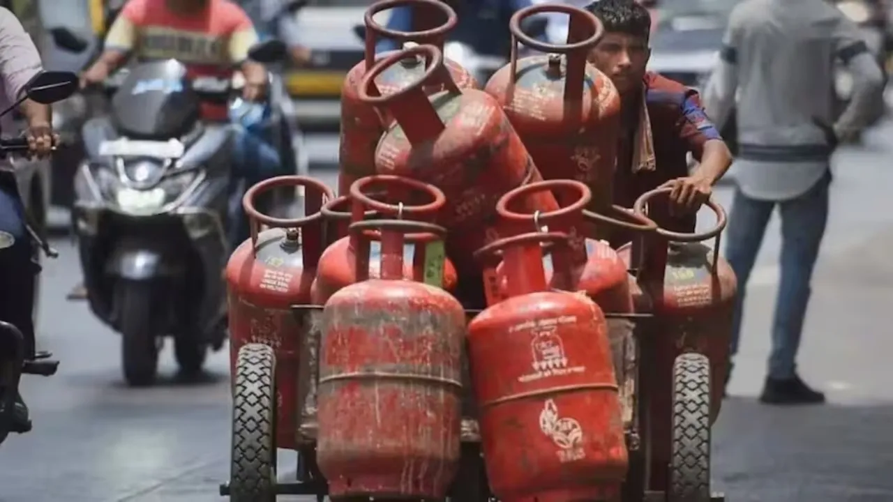LPG सिलेंडर की डिलीवरी हो जाएगी बंद! 23 अगस्त से पहले निपटालें ये जरूरी काम lpg (1)