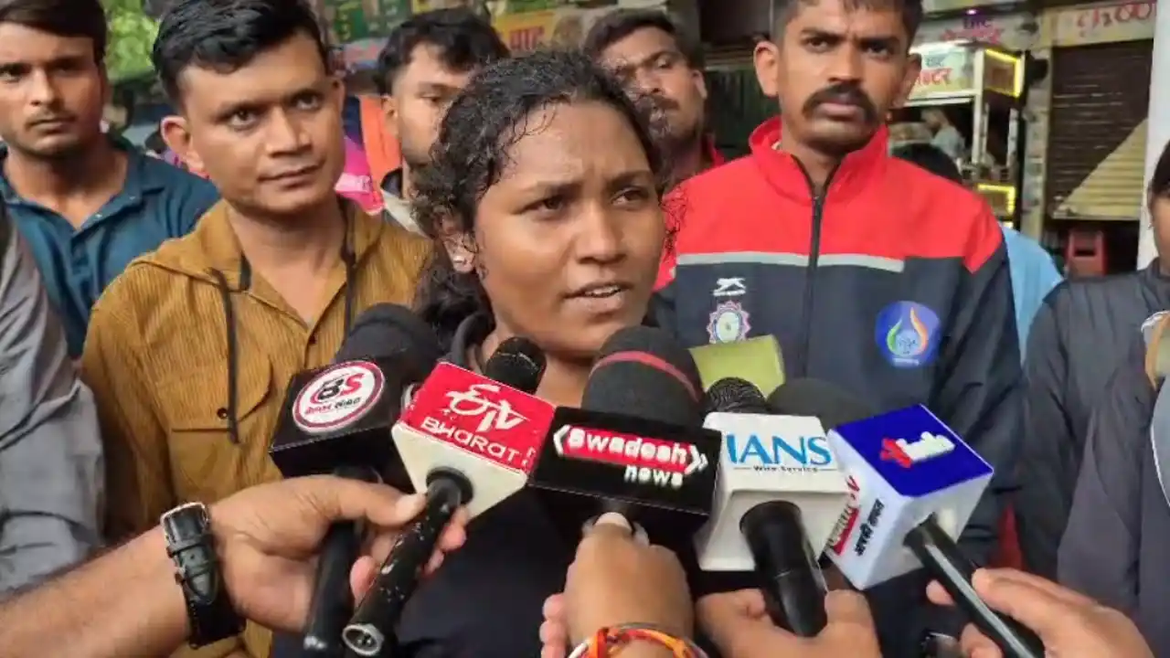 शिक्षा मंत्री गजेंद्र यादव से मिलने प्रदेश भर से पहुंचे स्पोर्ट्स टीचर, लंबित भर्ती को लेकर की मांग untitled design 2026 08 04t142206.224 11zon