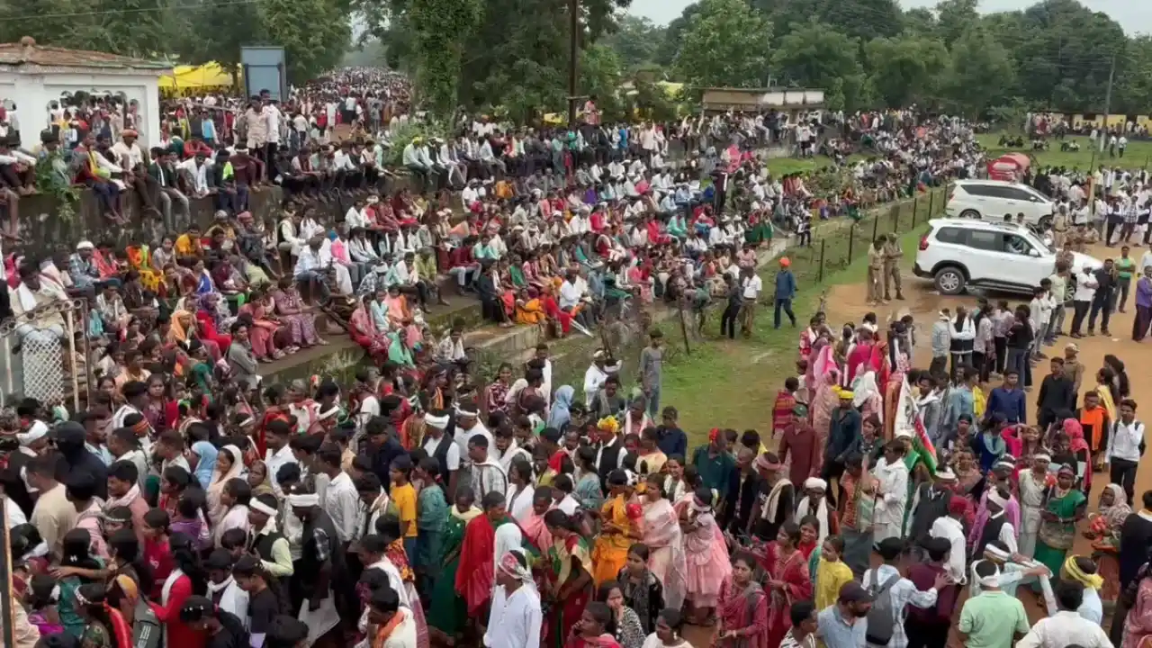Kanker: अंतागढ़ में आदिवासी अस्मिता और अधिकारों का महाकुंभ, 70–80 हजार की भीड़ ने भरी हुंकार untitled design 2026 08 09t193929.561 11zon