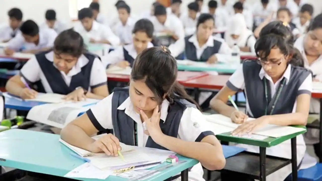अब देश के बच्चे पढ़ेंगे छत्तीसगढ़ का इतिहास, कोर्स में मुकुटधर पांडेय, सप्रे और ‘गंगाराम मगरमच्छ’ की होगी कहानी untitled design 2026 08 11t085513.375 11zon