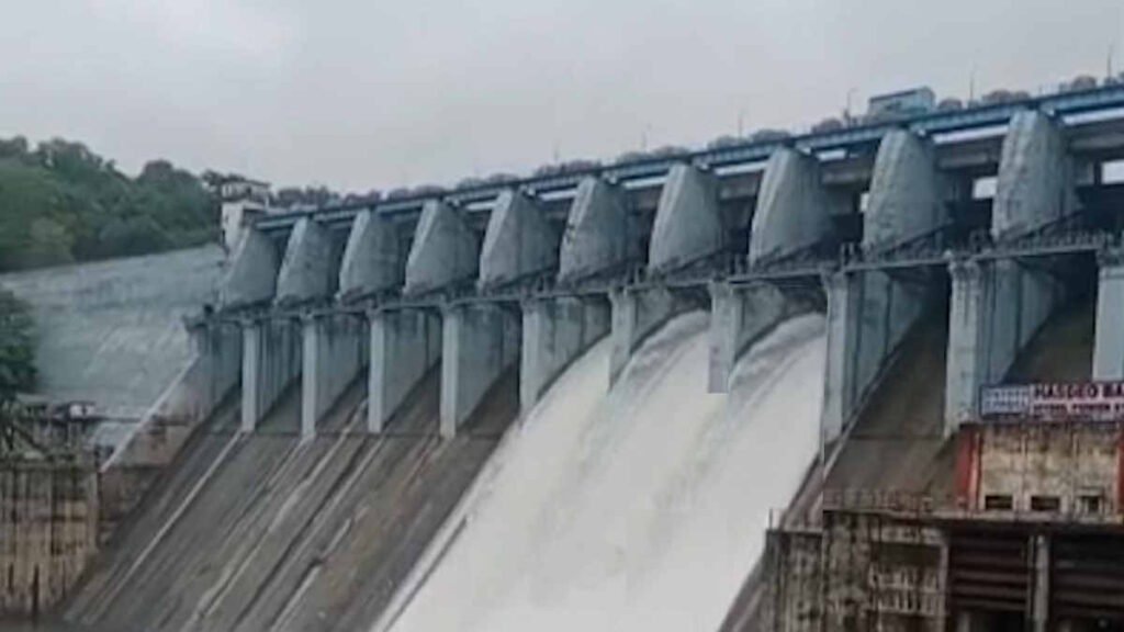 मिनीमाता बांगो जलाशय के खुले 3 गेट, छोड़ा गया 3005 क्यूसेक पानी, प्रशासन ने जारी किया बाढ़ अलर्ट… bango 11 (1)