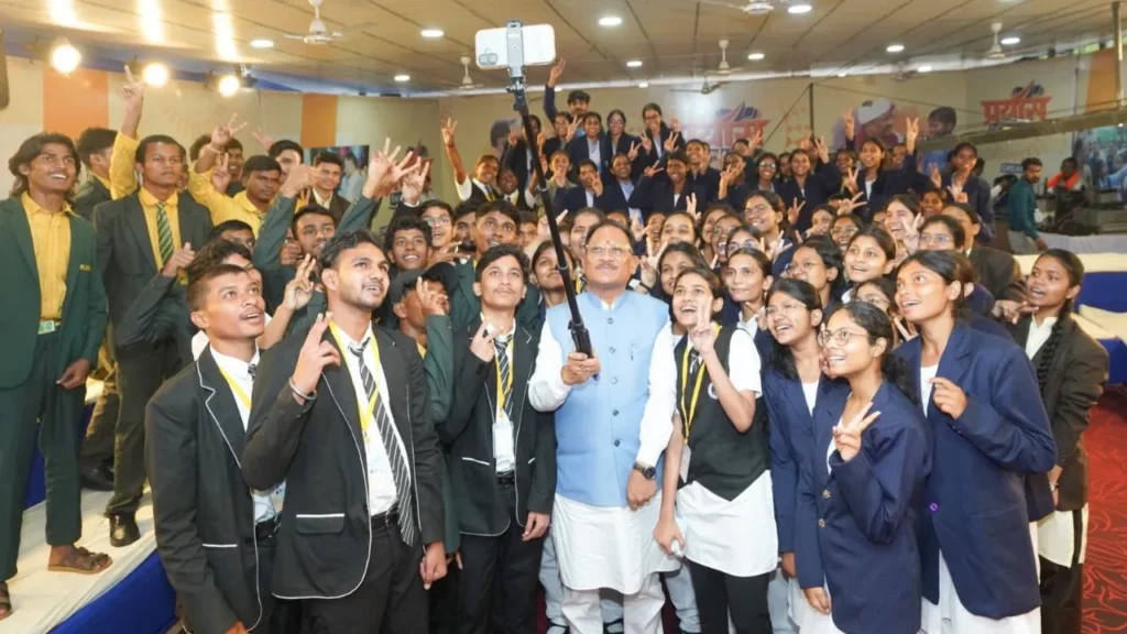 CM विष्णुदेव साय ने NEET क्वालिफाई बच्चों से किया संवाद, बोले – युवाओं की ताकत से बनेगा विकसित छत्तीसगढ़ cm