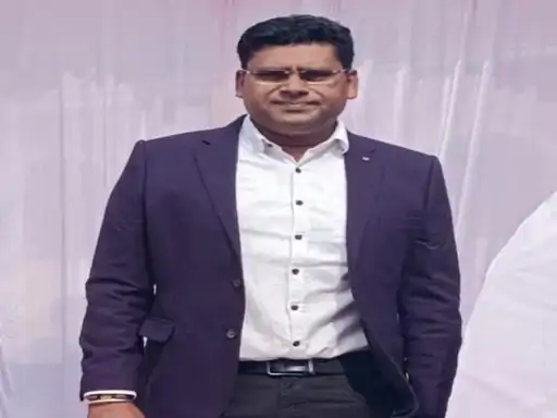 2 IAS अफसरों की लोकसभा स्पीकर से शिकायत, सांसद विजय बघेल ने लगाए गंभीर आरोप image