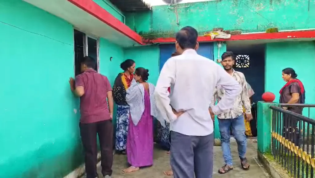 बच्चों की चीख सुनकर मकान मालिक ने खोला दरवाजा, अंदर का नजारा देख उड़े होश, फांसी के फंदे पर झूल रहे थे पति-पत्नी image 140 1024x580