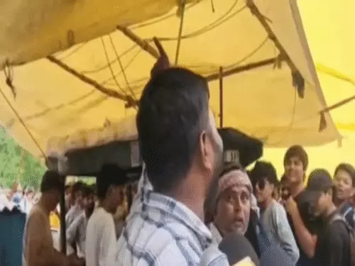 बर्थडे पर दिखी दरियादिली: 500 से ज्यादा छात्रों को मुफ्त में खिलाया वड़ा पाव और आलू गुंडा image