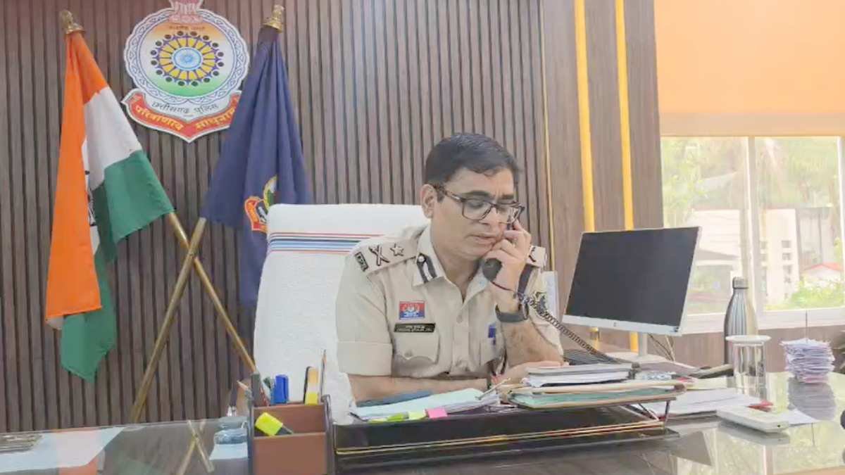 IPS पर 1 करोड़ रिश्वत मांगने का आरोप, IG ने कहा- जांच प्रभावित न हो इसलिए ASI और आरक्षक लाइन अटैच, विवेचना जारी image 50 4