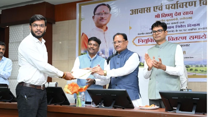 CM साय ने टाउन प्लानिंग के 21 सहायक संचालकों को सौंपे नियुक्ति पत्र, बोले- शहरों की नींव होगी मजबूत 10 09 2026 assistant director planning m