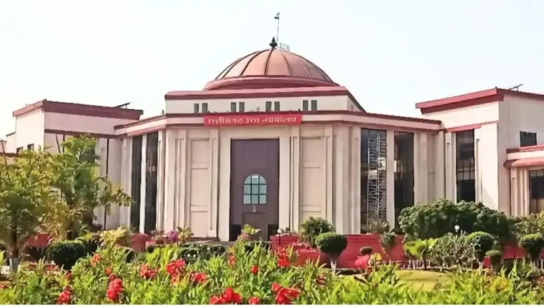 पहली पोस्टिंग को 2 साल भी पूरे नहीं हुए कि हो गया तबादला, हाई कोर्ट ने लगाई रोक, जानें क्या है मामला bilaspur 6 1 768x432