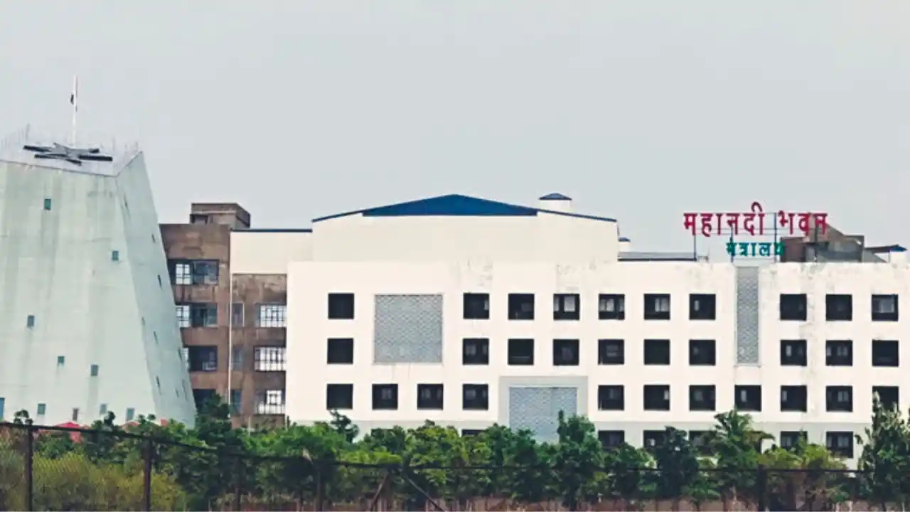 छत्तीसगढ़ के तीन नेताओं को राज्य मंत्री का दर्जा, संजय अग्रवाल योग आयोग के अध्यक्ष बने untitled design 2026 05 27t084654.828 11zon (1)