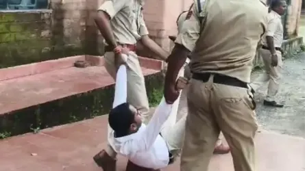 कलेक्टर से अभद्रता, आप नेता लव दुबे पुलिस हिरासत में cv8oql5oarzcnotlmhox