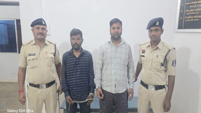 पुलिस की बड़ी कार्रवाई : कत्लखाने ले जा रहे 15 मवेशी बरामद, दो आरोपी गिरफ्तार image 2026 09 07t133726.166 768x432