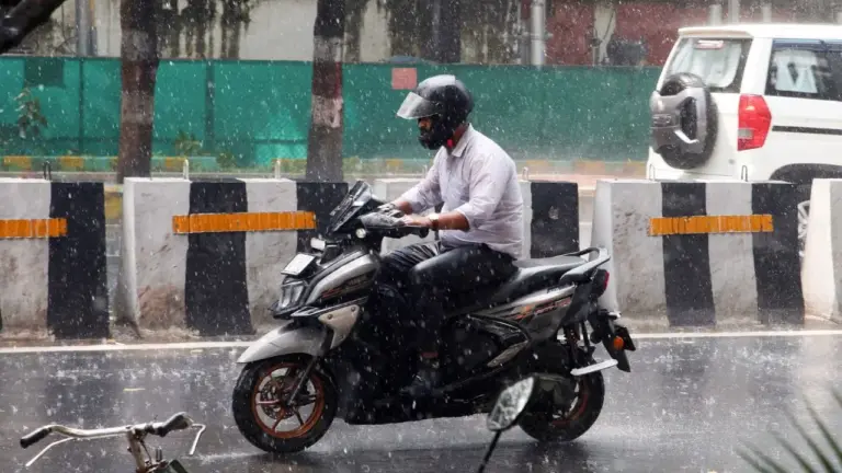 छत्तीसगढ़ में दिखेगा तूफान अर्नब का असर, IMD का रेड अलर्ट, बिजली गिरने से 4 लोगों की मौत rain 768x432