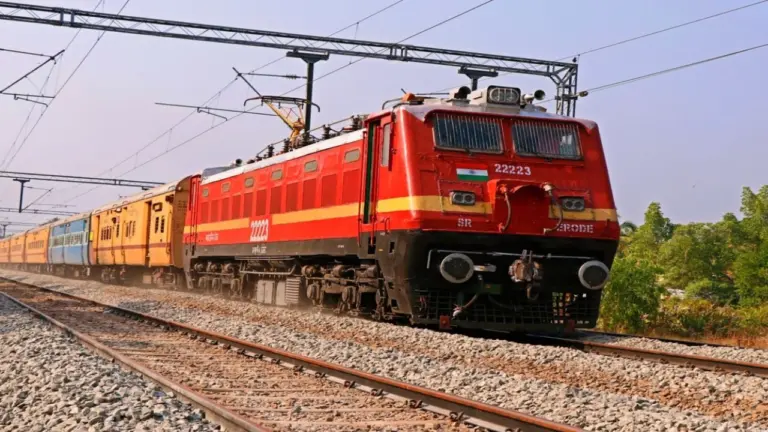 छत्तीसगढ़ से गुजरने वाली इन 10 ट्रेनों के पहुंचने के समय में बदलाव, 13 सितंबर से लागू होगा संशोधित समय train 18 768x432