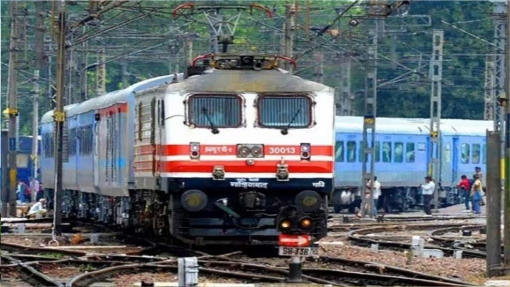 बेटिकट यात्रियों से मालामाल हुआ SEC Railway: सिर्फ एक महीने में वसूले 4.19 करोड़ रुपए train 4 (1)