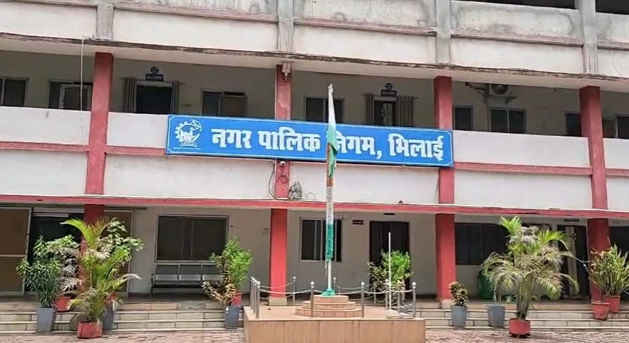 भिलाई में पेवर ब्लॉक घोटाले पर बवाल, 8 सब इंजीनियर दोषी 16 लाख की रिकवरी 111