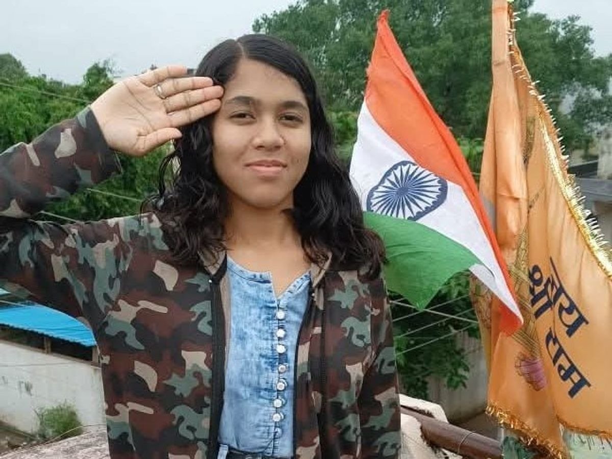 गरबा से लौट रही युवती की सड़क हादसे में मौत:पड़ोसी युवक के साथ स्कूटी पर थी, कार की टक्कर से युवक गंभीर घायल img 20261020 wa0396