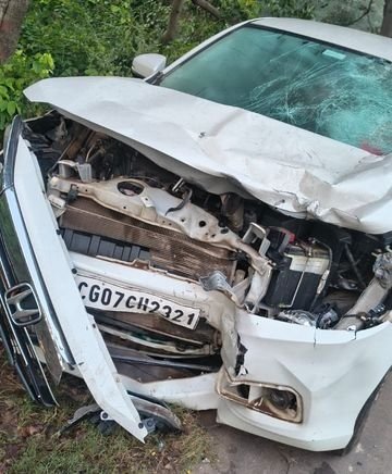 गरबा से लौट रही युवती की सड़क हादसे में मौत:पड़ोसी युवक के साथ स्कूटी पर थी, कार की टक्कर से युवक गंभीर घायल IMG 20261020 WA0397