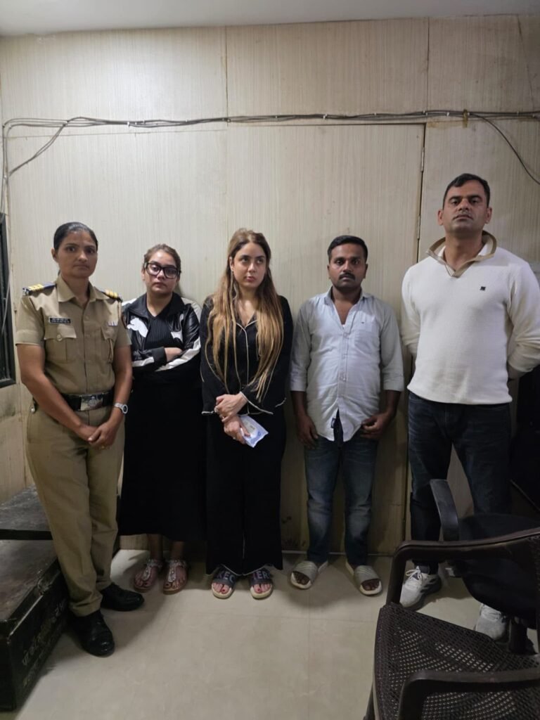बिग ब्रेकिंग🚨 50 हजार की इनामी फरार मॉडल श्रद्धा दुबे गिरफ्तार! IMG 20261020 WA0431 768x1024